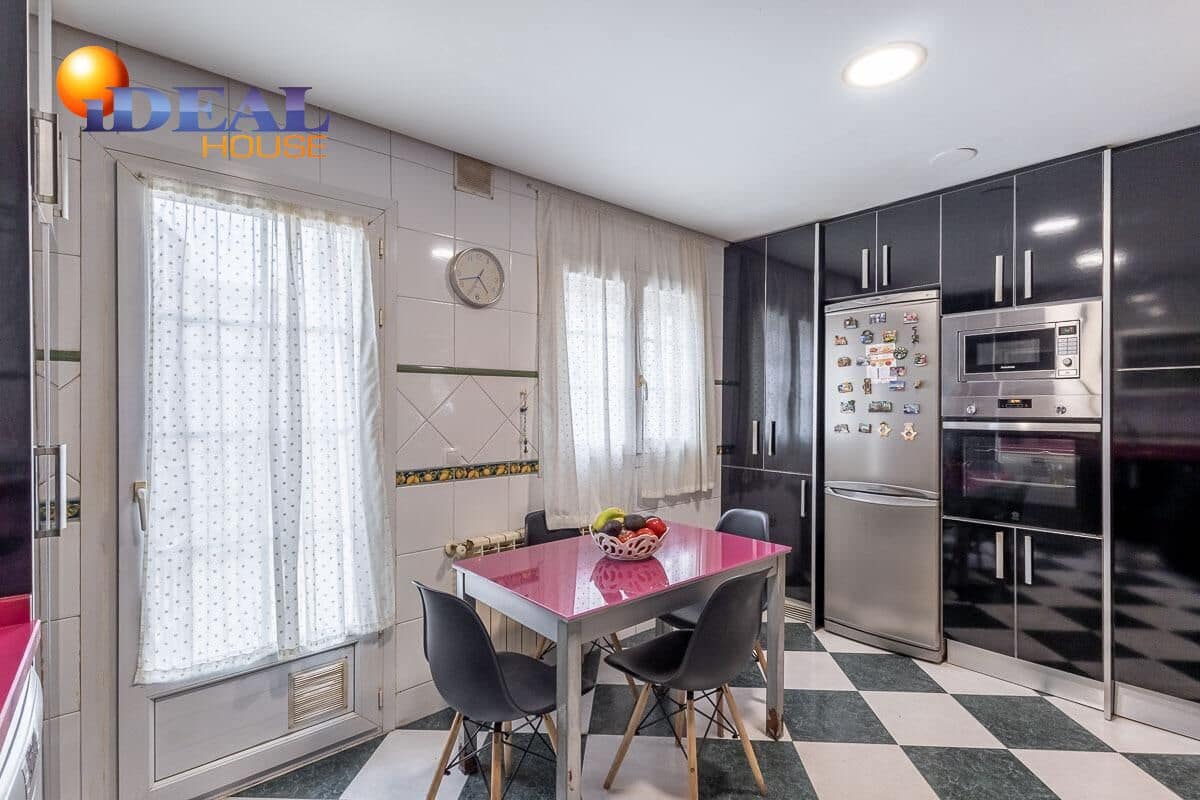 4 camera da letto Villetta a Schiera in vendita in Granada citta con piscina garage - 429.000 € (Rif: 9433961)