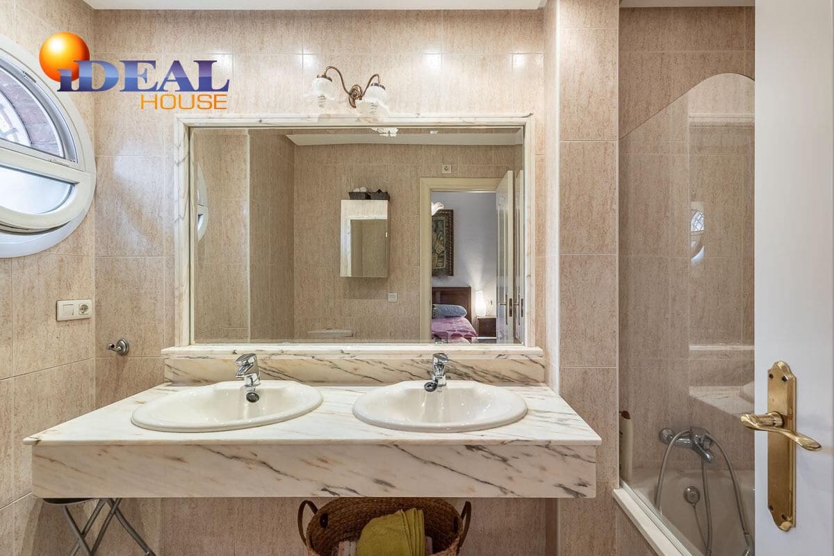 4 camera da letto Villetta a Schiera in vendita in Granada citta con piscina garage - 429.000 € (Rif: 9433961)