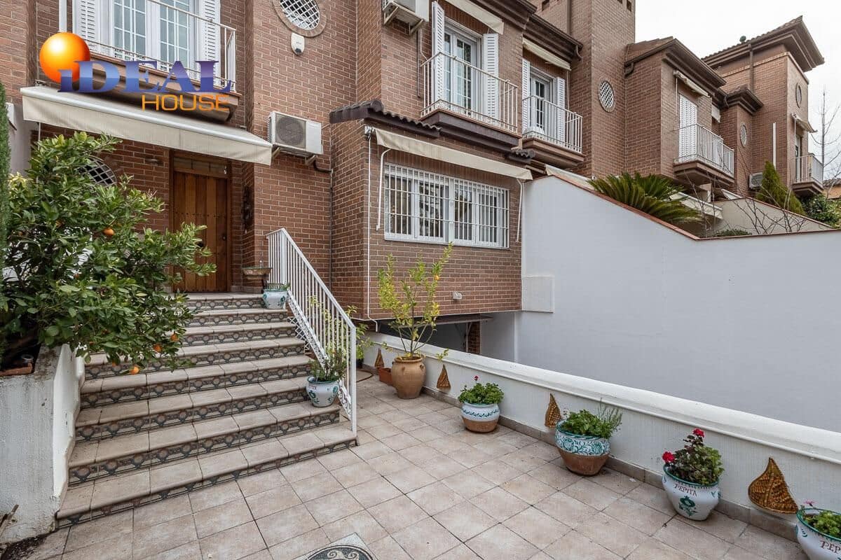 4 camera da letto Villetta a Schiera in vendita in Granada citta con piscina garage - 429.000 € (Rif: 9433961)