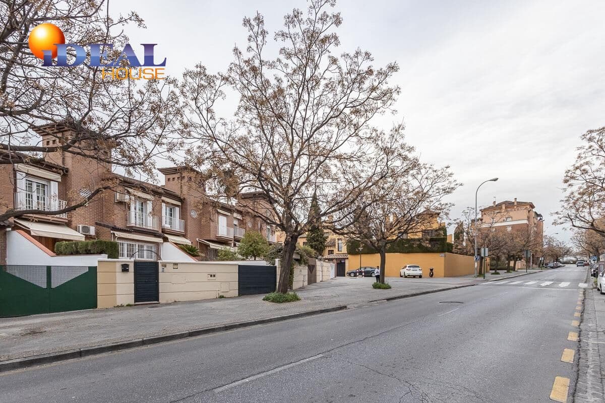 4 camera da letto Villetta a Schiera in vendita in Granada citta con piscina garage - 429.000 € (Rif: 9433961)