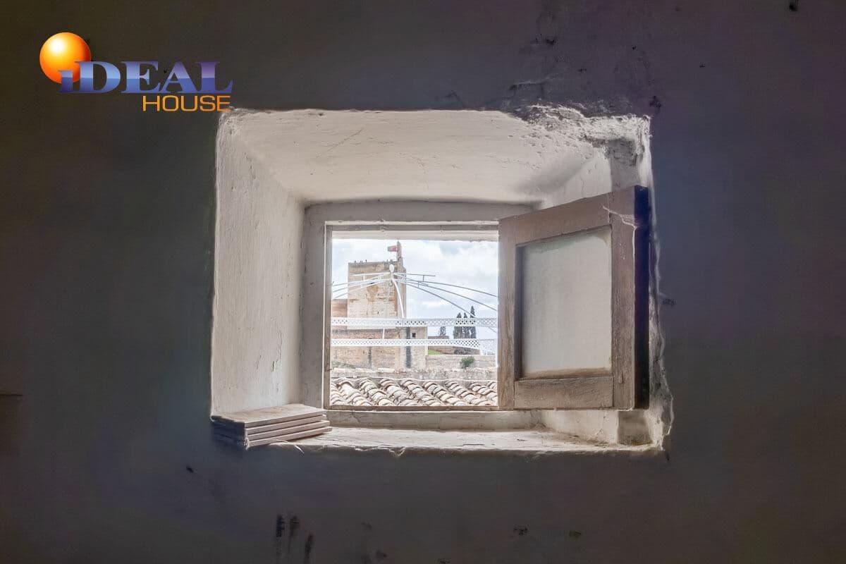 8 soverom Hotell til salgs i Granada by - € 621 000 (Ref: 9433962)