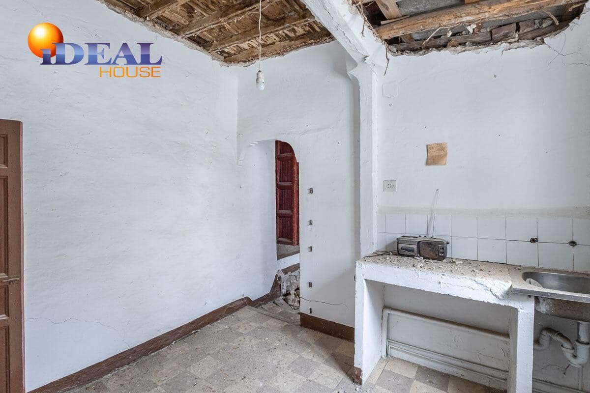 8 soverom Hotell til salgs i Granada by - € 621 000 (Ref: 9433962)