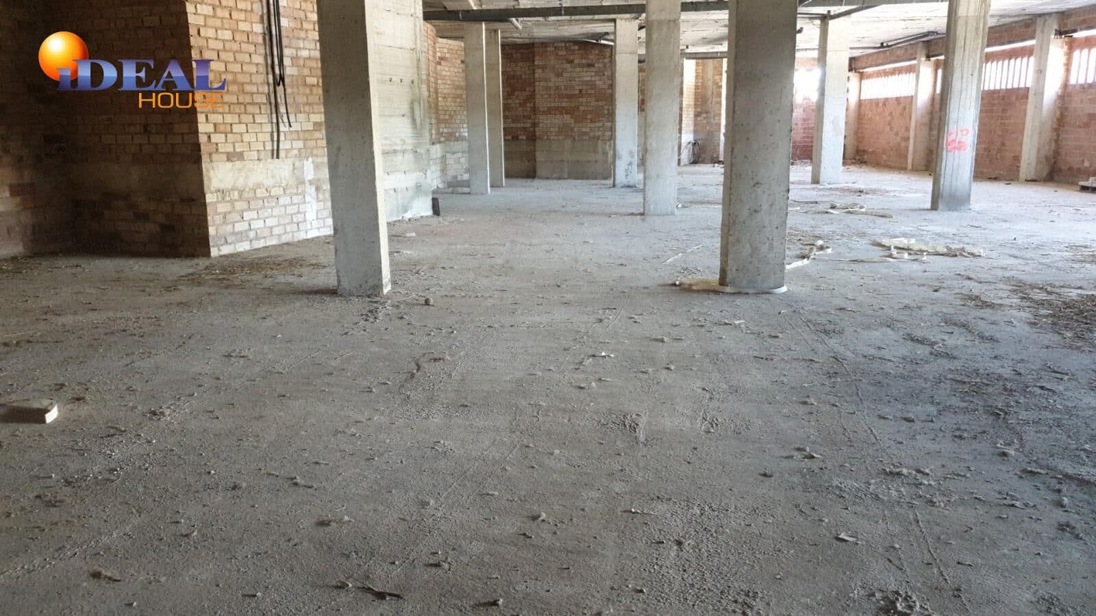 Comercial para venda em Santa Fe com garagem - 238 500 € (Ref: 9433967)