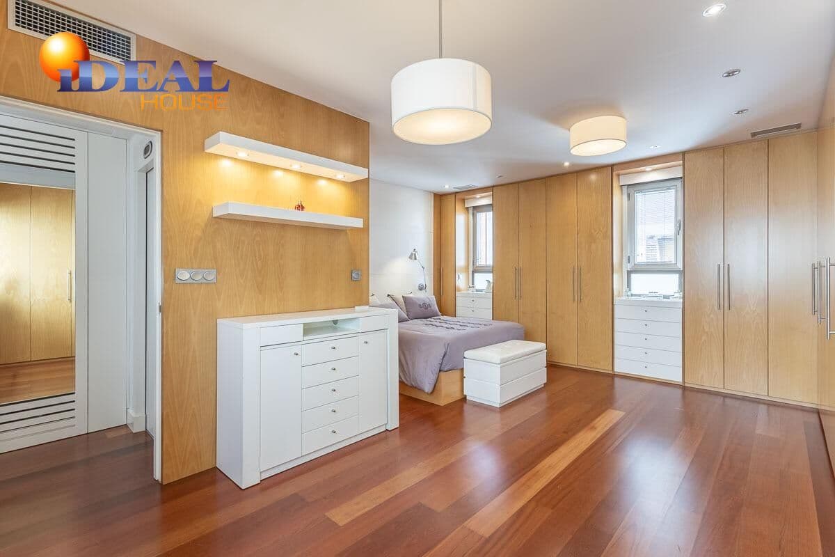 4 bedroom Apartment for sale in Granada city - € 750,000 (Ref: 9433973)