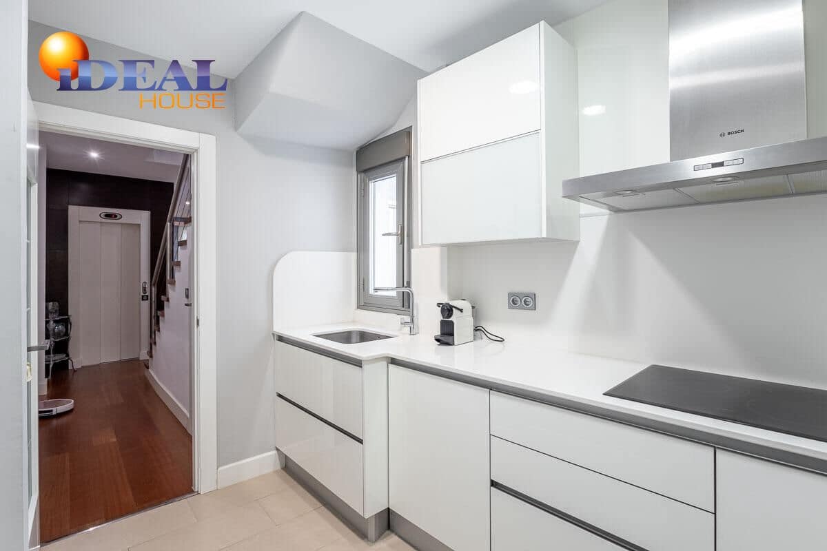 4 bedroom Apartment for sale in Granada city - € 750,000 (Ref: 9433973)