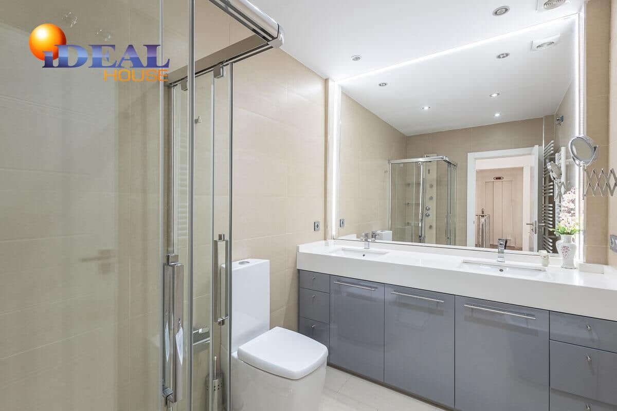 4 bedroom Apartment for sale in Granada city - € 750,000 (Ref: 9433973)