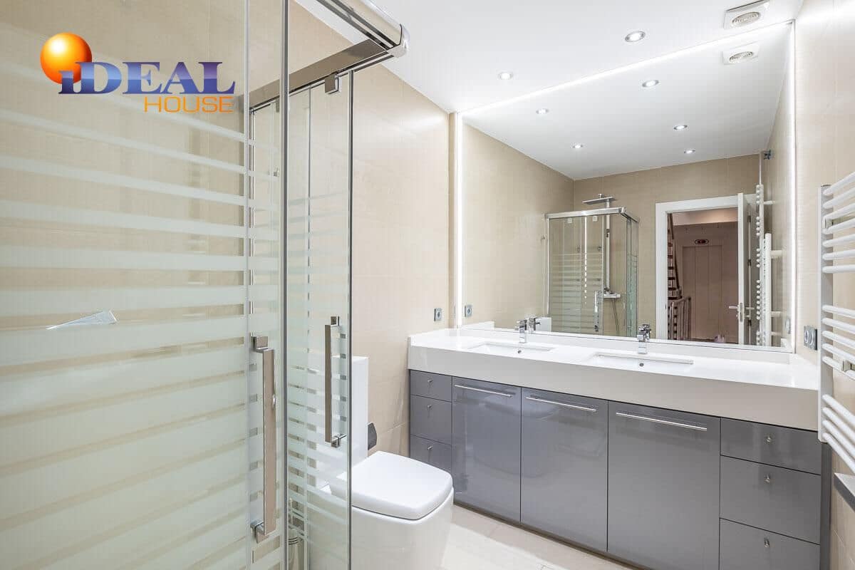 4 bedroom Apartment for sale in Granada city - € 750,000 (Ref: 9433973)