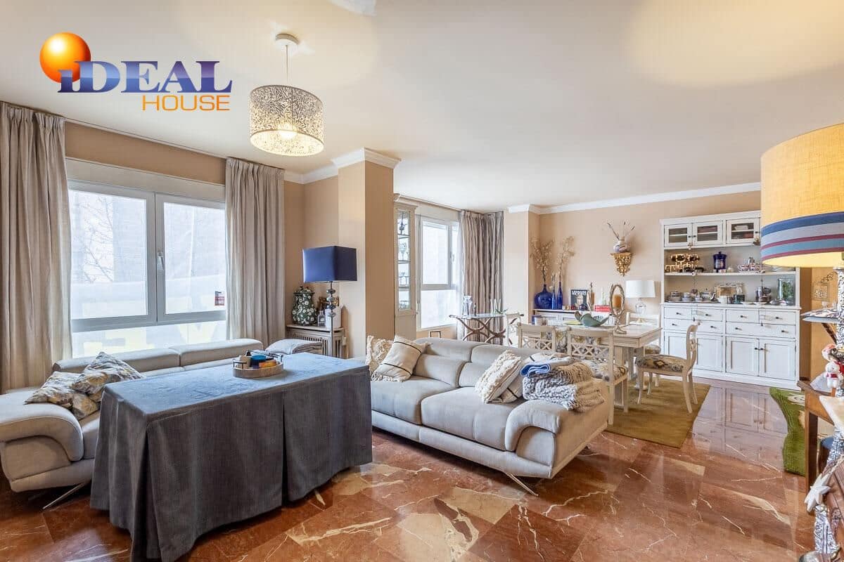 Piso de 5 habitaciones en Granada ciudad en venta con garaje - 660.000 € (Ref: 9433974)