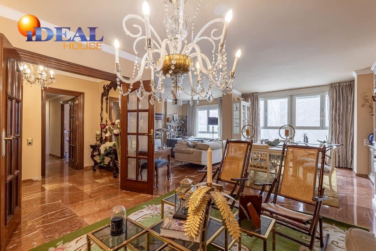 Piso de 5 habitaciones en Granada ciudad en venta con garaje - 660.000 € (Ref: 9433974)