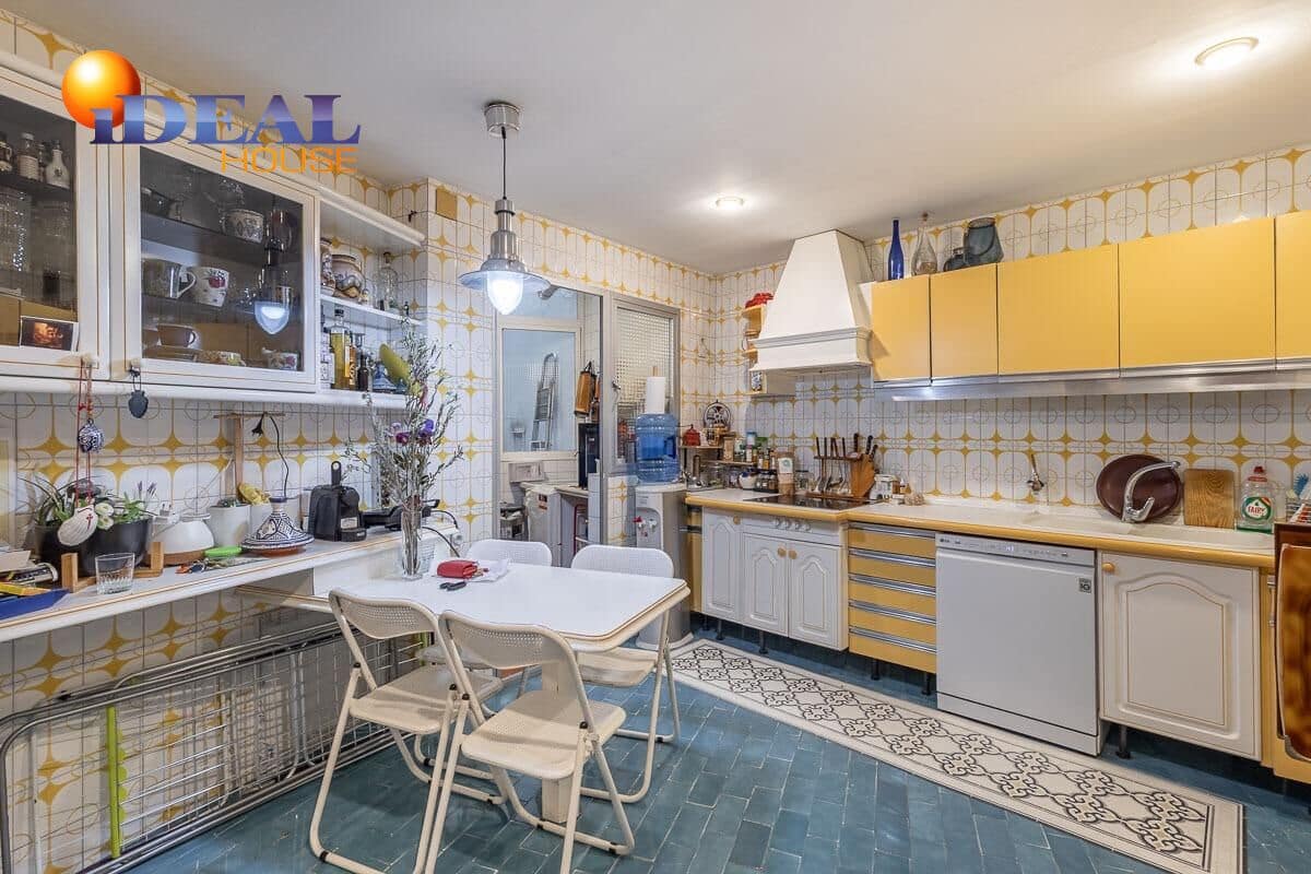 Piso de 5 habitaciones en Granada ciudad en venta con garaje - 660.000 € (Ref: 9433974)