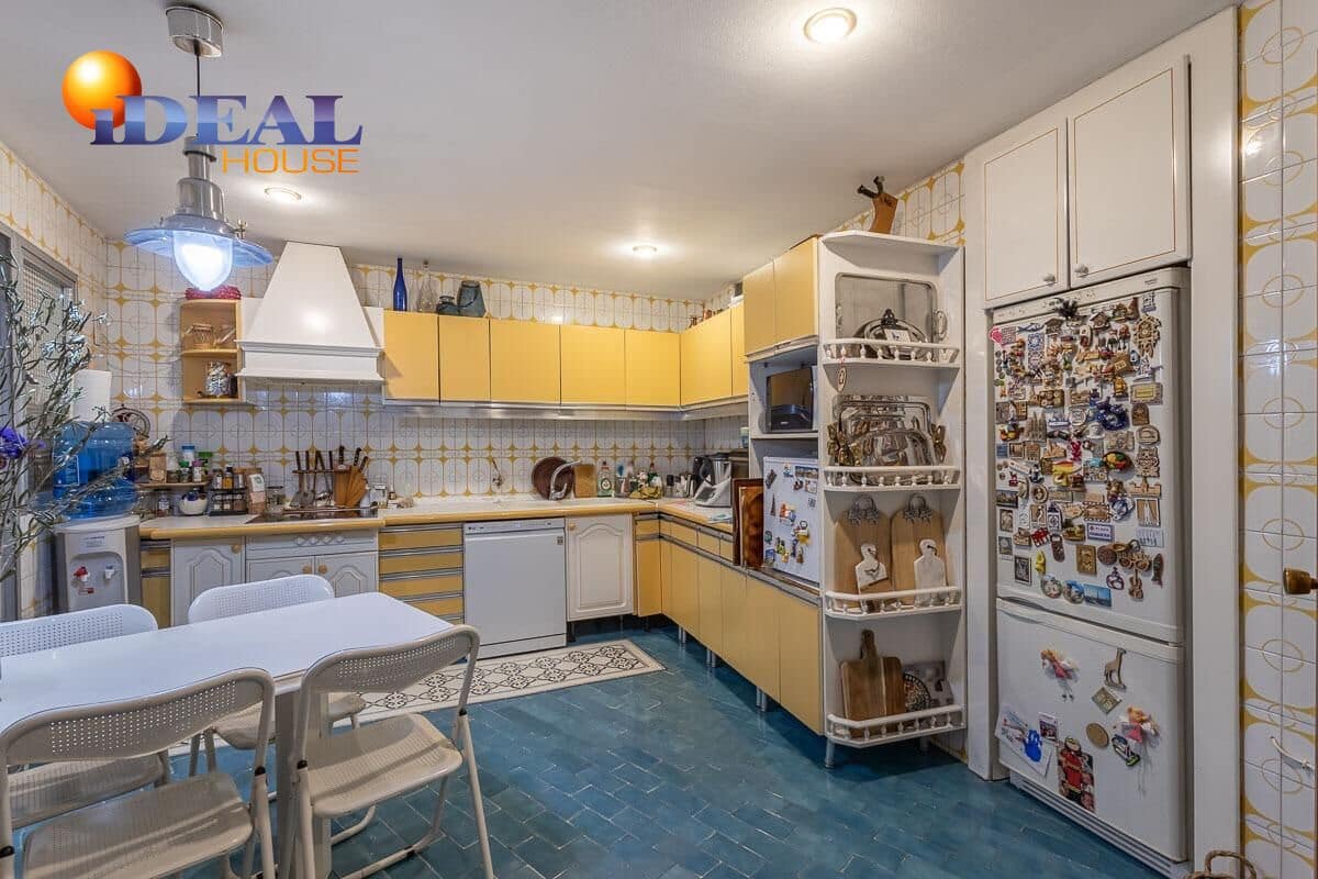 Piso de 5 habitaciones en Granada ciudad en venta con garaje - 660.000 € (Ref: 9433974)