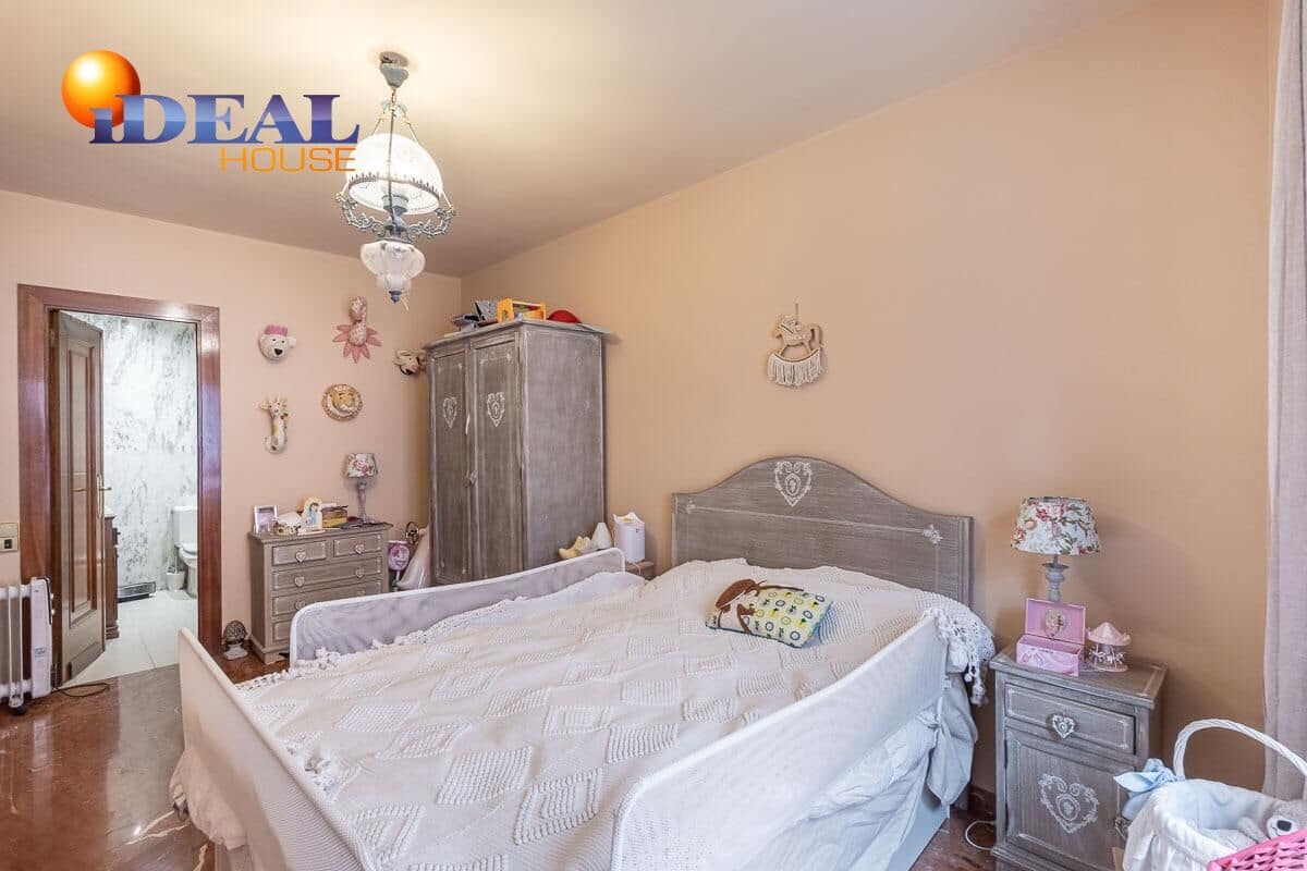 Piso de 5 habitaciones en Granada ciudad en venta con garaje - 660.000 € (Ref: 9433974)