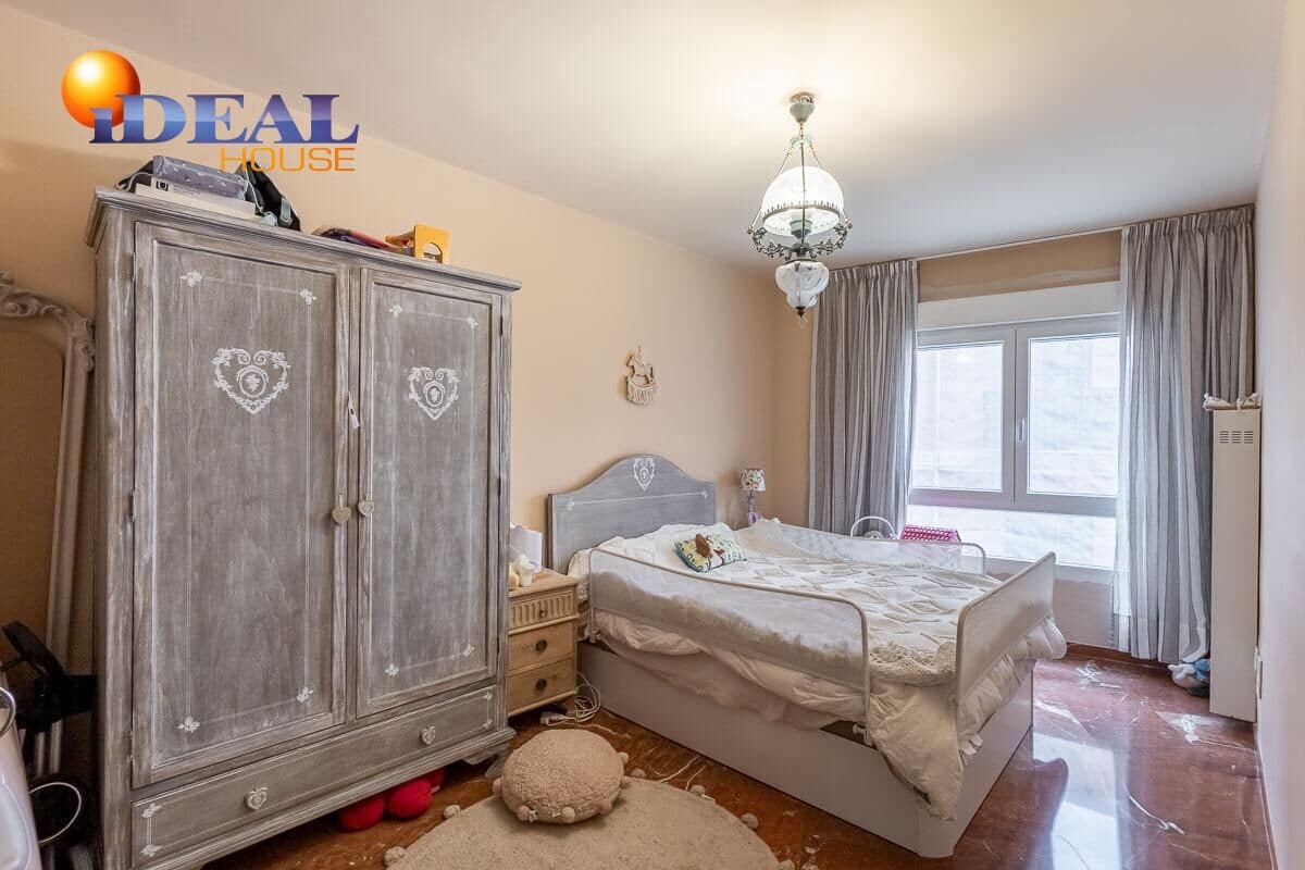 Piso de 5 habitaciones en Granada ciudad en venta con garaje - 660.000 € (Ref: 9433974)