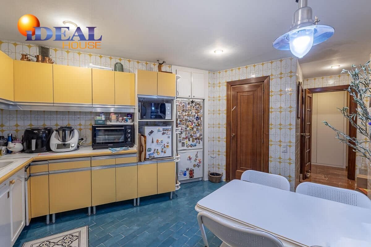 Piso de 5 habitaciones en Granada ciudad en venta con garaje - 660.000 € (Ref: 9433974)