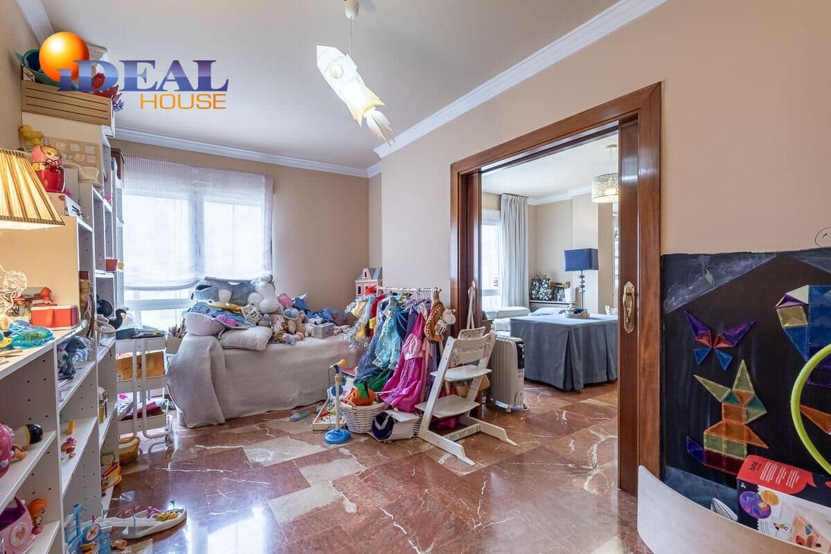 Piso de 5 habitaciones en Granada ciudad en venta con garaje - 660.000 € (Ref: 9433974)