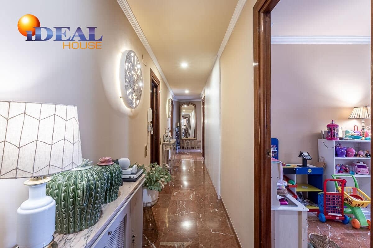 Piso de 5 habitaciones en Granada ciudad en venta con garaje - 660.000 € (Ref: 9433974)