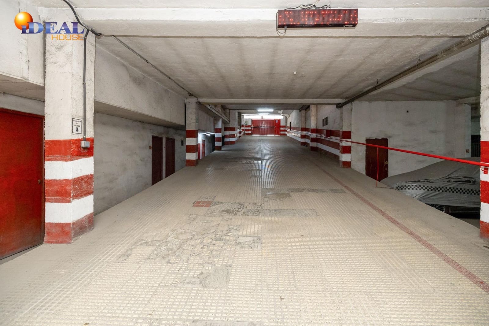 Garage for sale in Granada city - € 44,000 (Ref: 9433977)