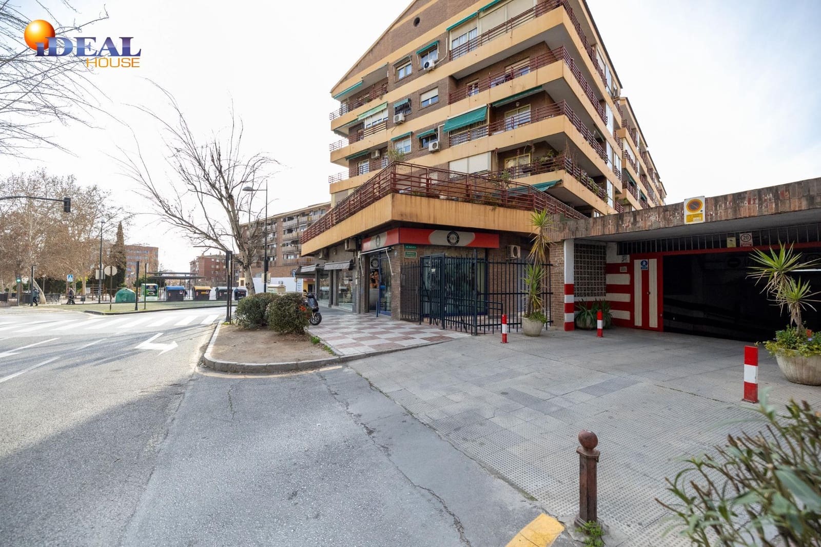 Garage for sale in Granada city - € 44,000 (Ref: 9433977)