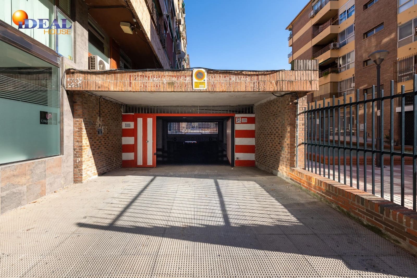 Garage for sale in Granada city - € 44,000 (Ref: 9433977)