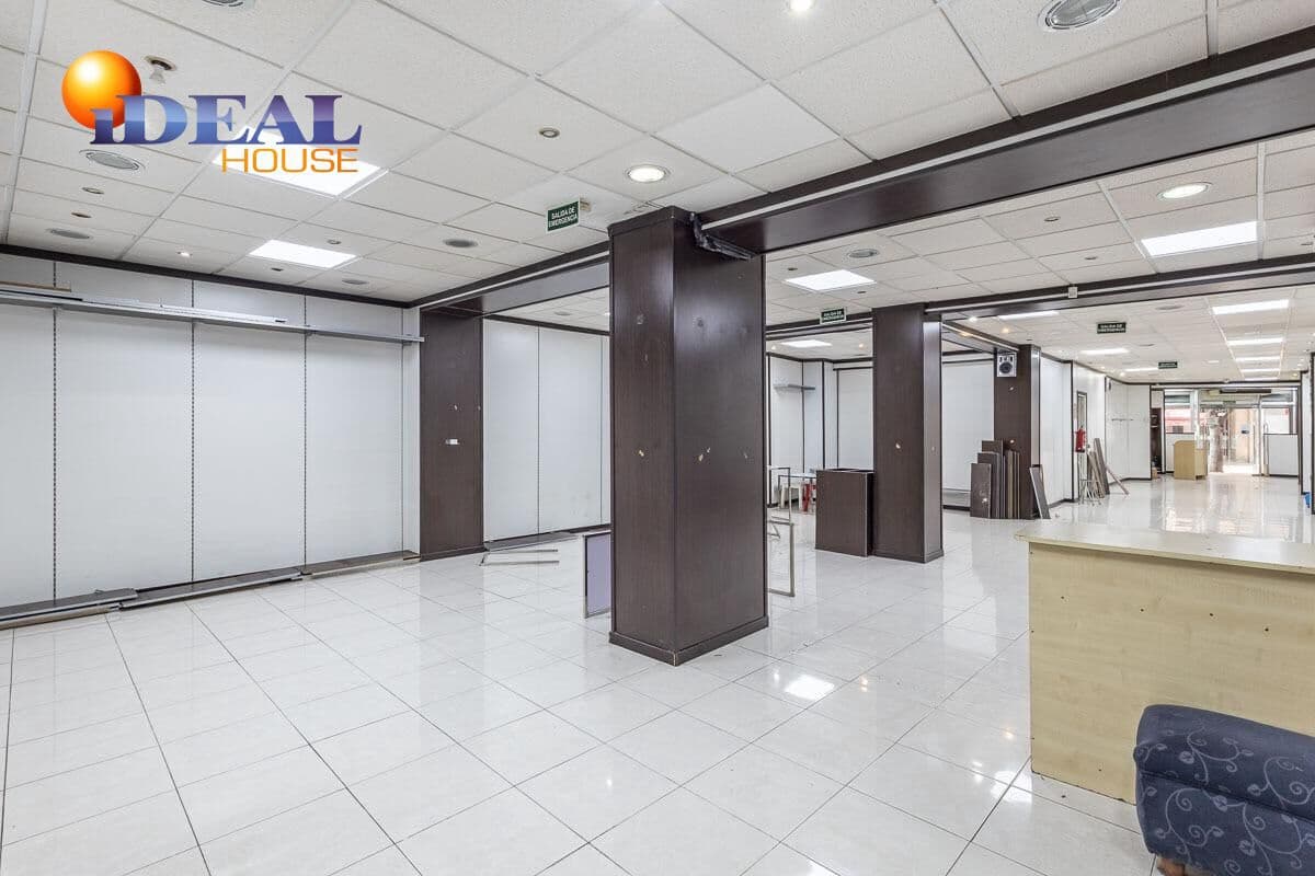 Komercyjne na sprzedaż w Miasto Grenada - 295 000 € (Ref: 9433979)