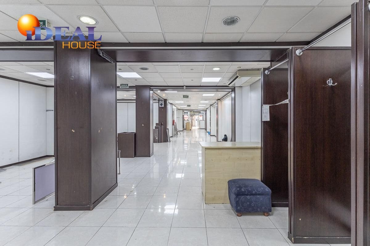 Komercyjne na sprzedaż w Miasto Grenada - 295 000 € (Ref: 9433979)