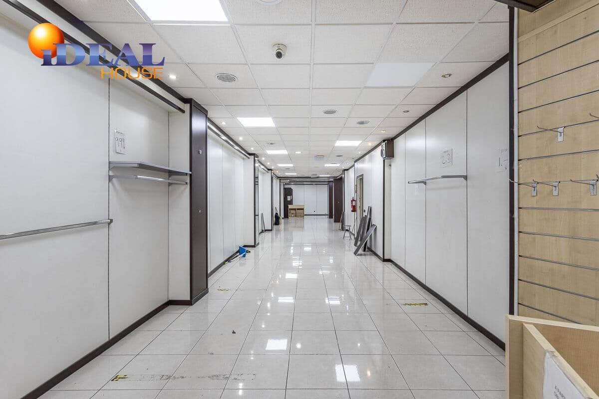 Komercyjne na sprzedaż w Miasto Grenada - 295 000 € (Ref: 9433979)