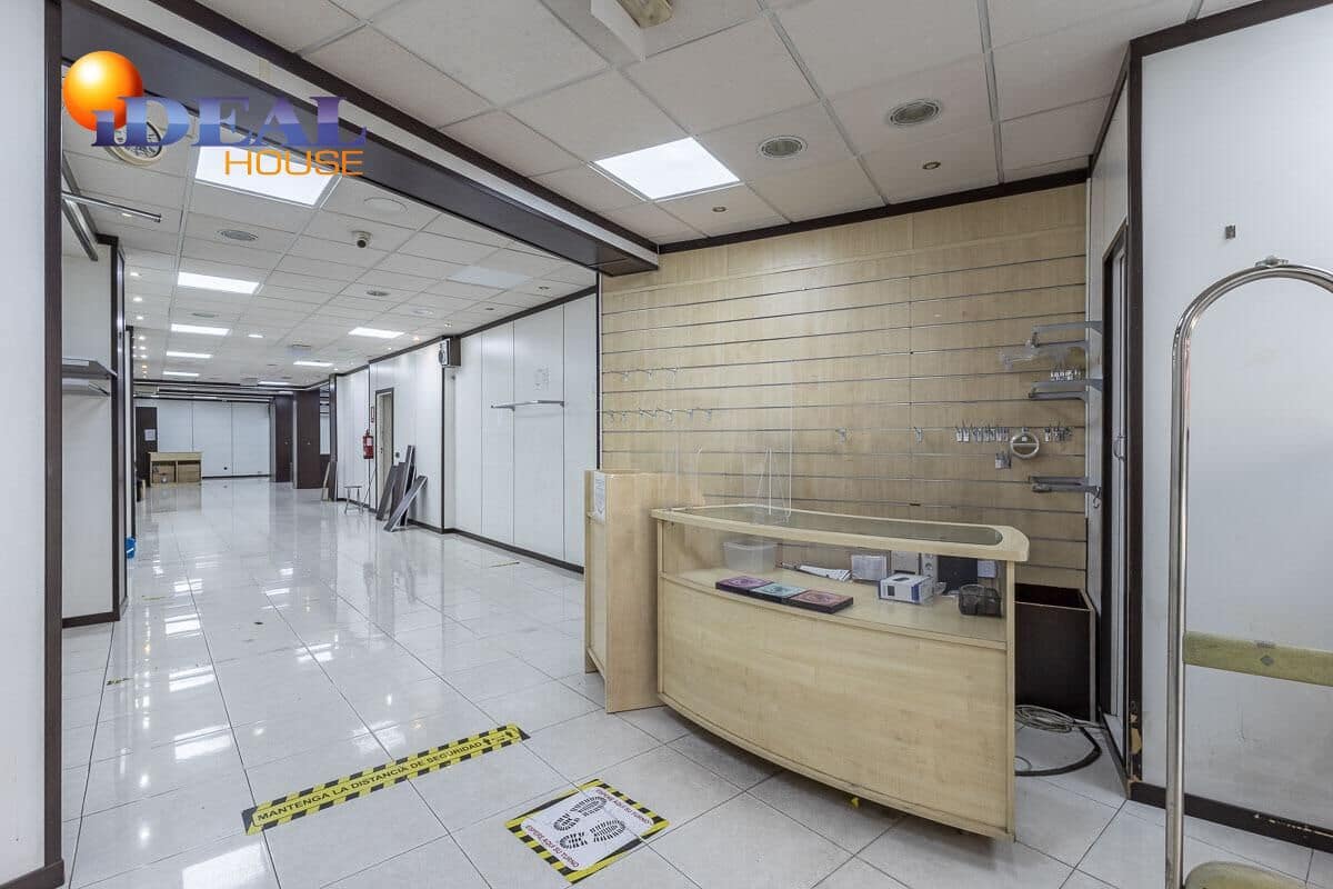 Komercyjne na sprzedaż w Miasto Grenada - 295 000 € (Ref: 9433979)