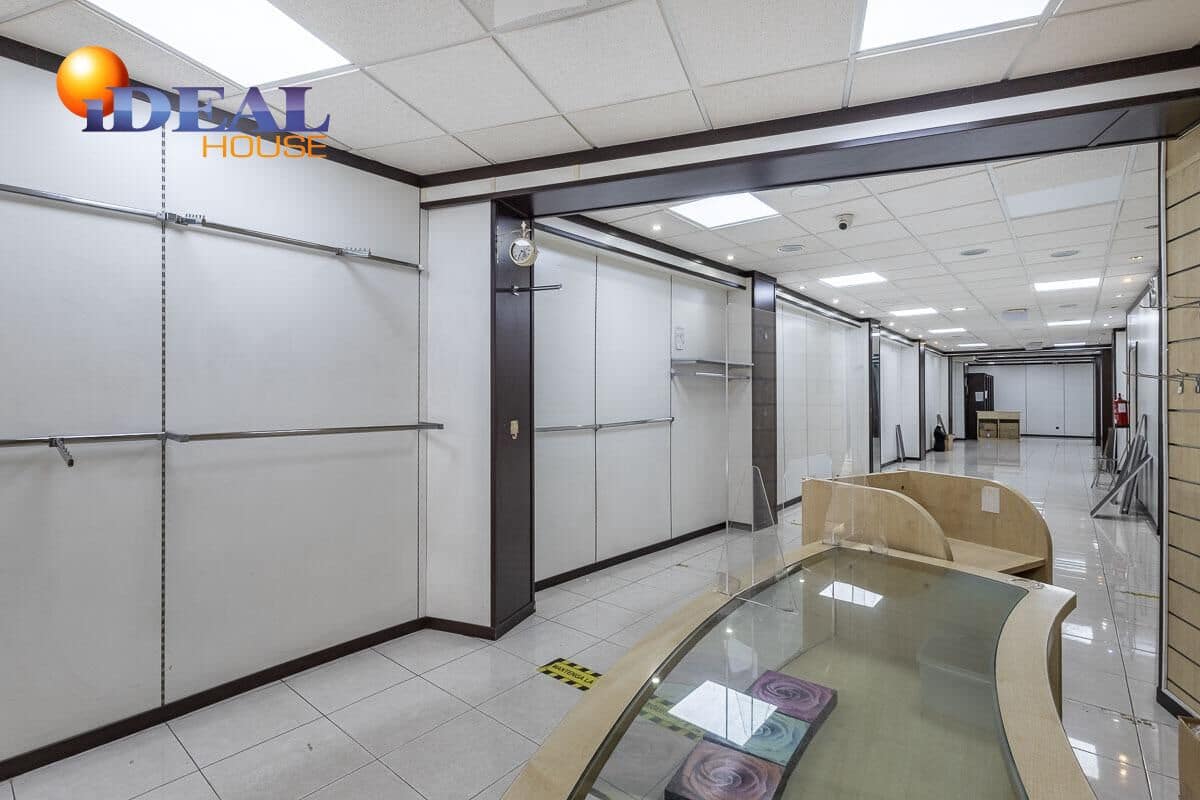 Komercyjne na sprzedaż w Miasto Grenada - 295 000 € (Ref: 9433979)