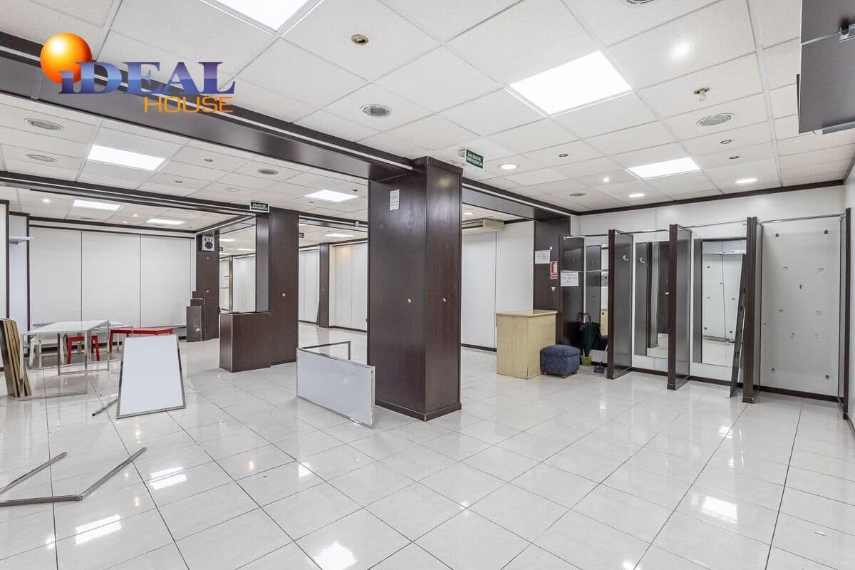 Komercyjne na sprzedaż w Miasto Grenada - 295 000 € (Ref: 9433979)