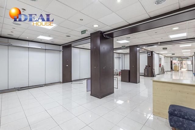 Komercyjne na sprzedaż w Miasto Grenada - 295 000 € (Ref: 9433979)