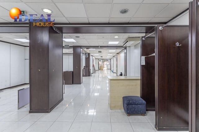 Komercyjne na sprzedaż w Miasto Grenada - 295 000 € (Ref: 9433979)