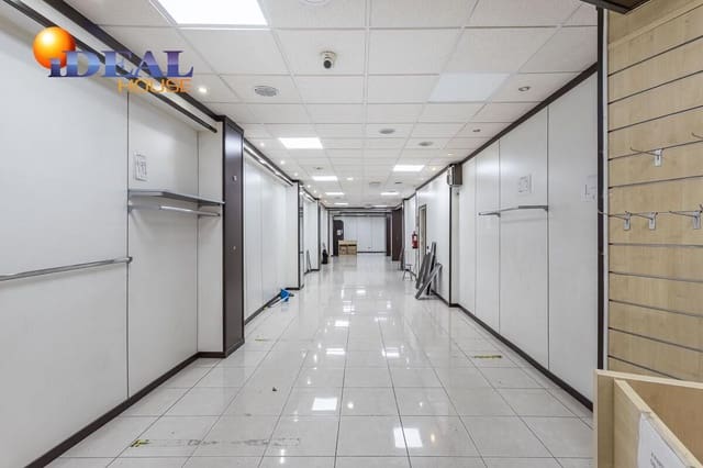 Komercyjne na sprzedaż w Miasto Grenada - 295 000 € (Ref: 9433979)