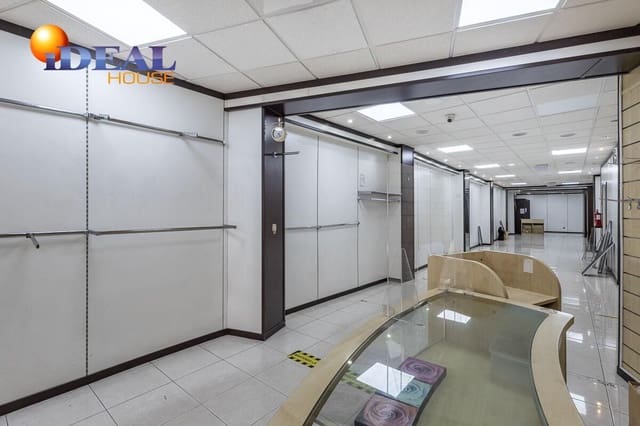 Komercyjne na sprzedaż w Miasto Grenada - 295 000 € (Ref: 9433979)