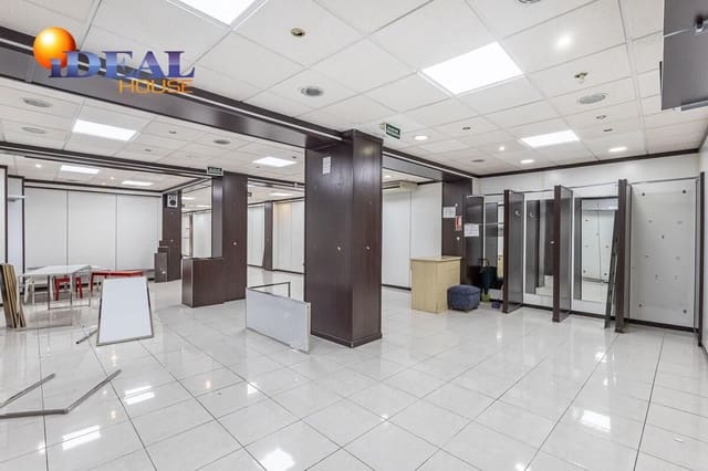 Komercyjne na sprzedaż w Miasto Grenada - 295 000 € (Ref: 9433979)