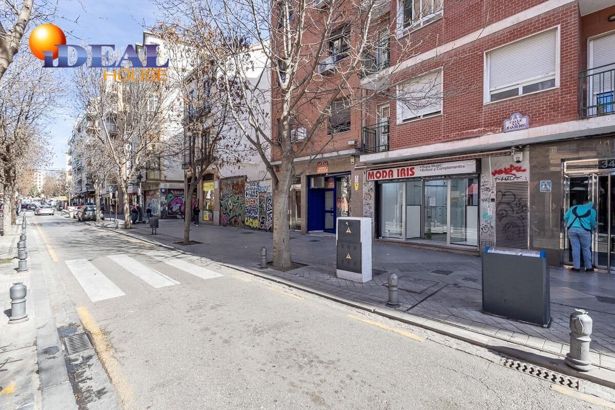 Komercyjne na sprzedaż w Miasto Grenada - 295 000 € (Ref: 9433979)