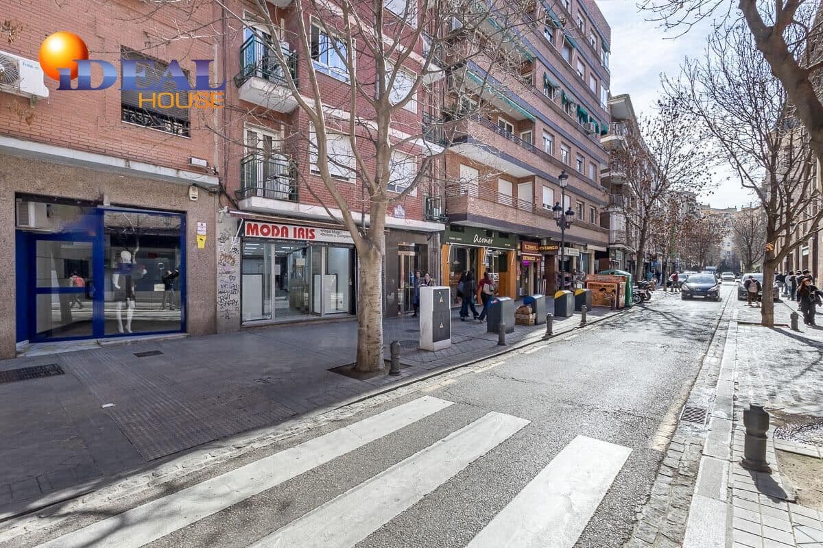 Komercyjne na sprzedaż w Miasto Grenada - 295 000 € (Ref: 9433979)