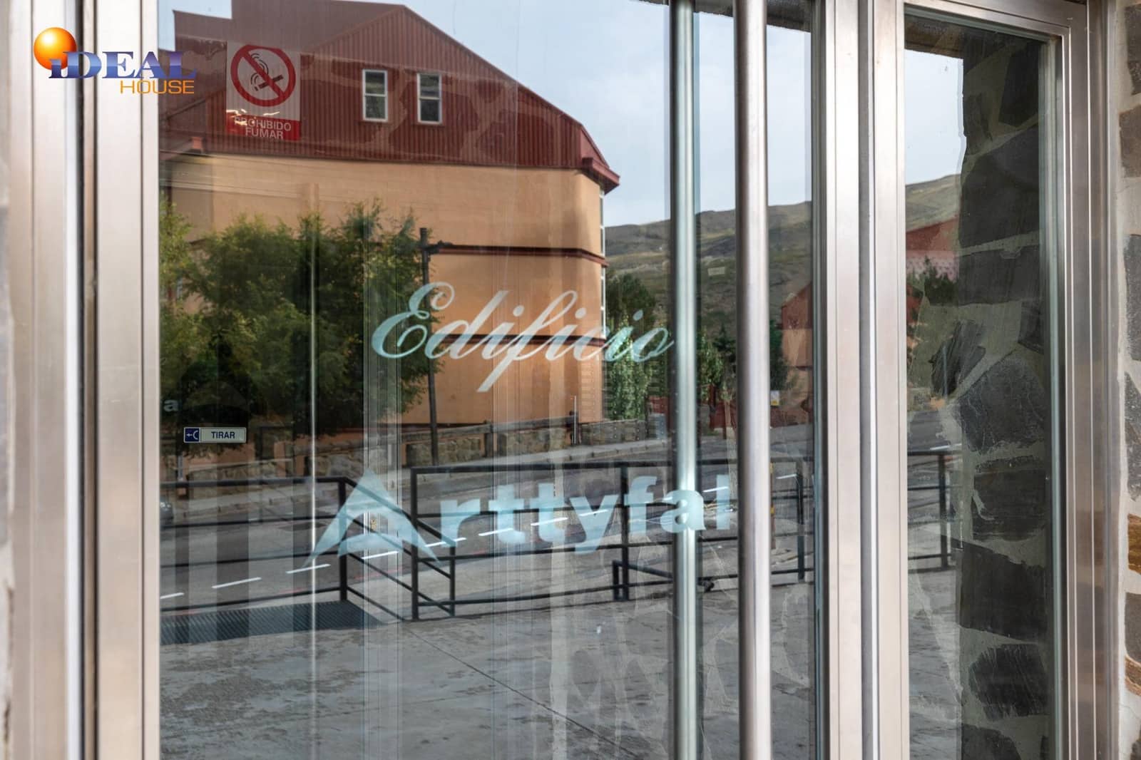 2 bedroom Flat for sale in Sierra Nevada with garage - € 175,000 (Ref: 9433981)