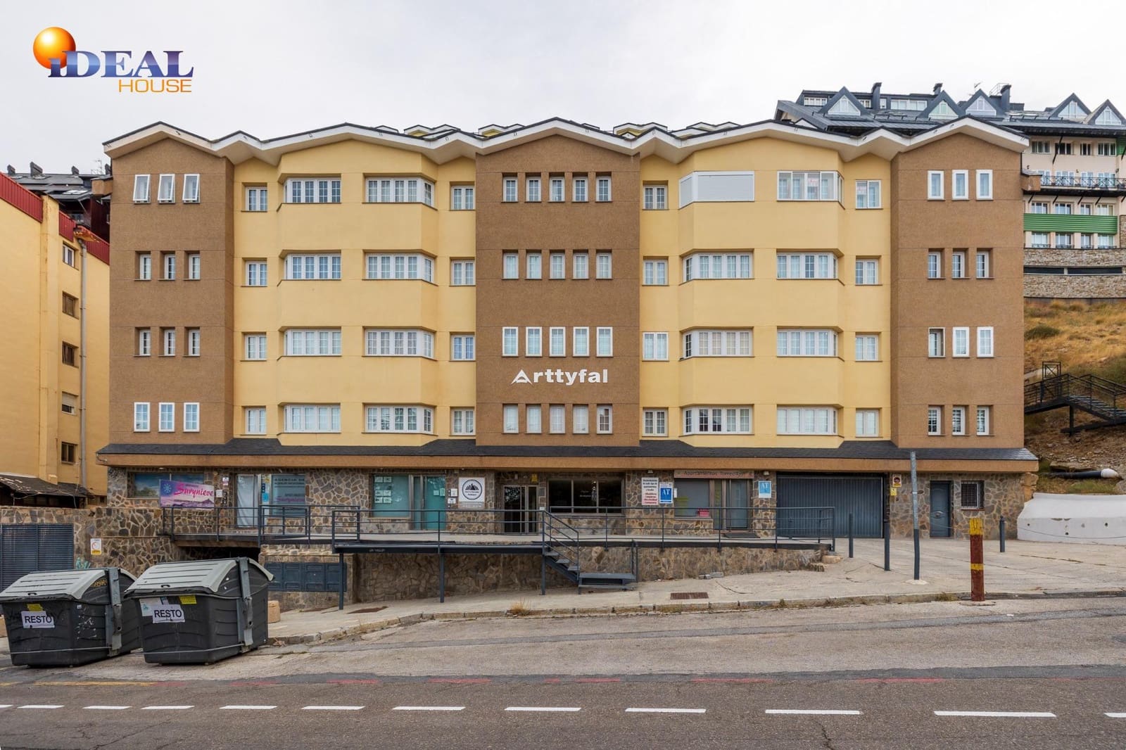 2 bedroom Flat for sale in Sierra Nevada with garage - € 175,000 (Ref: 9433981)