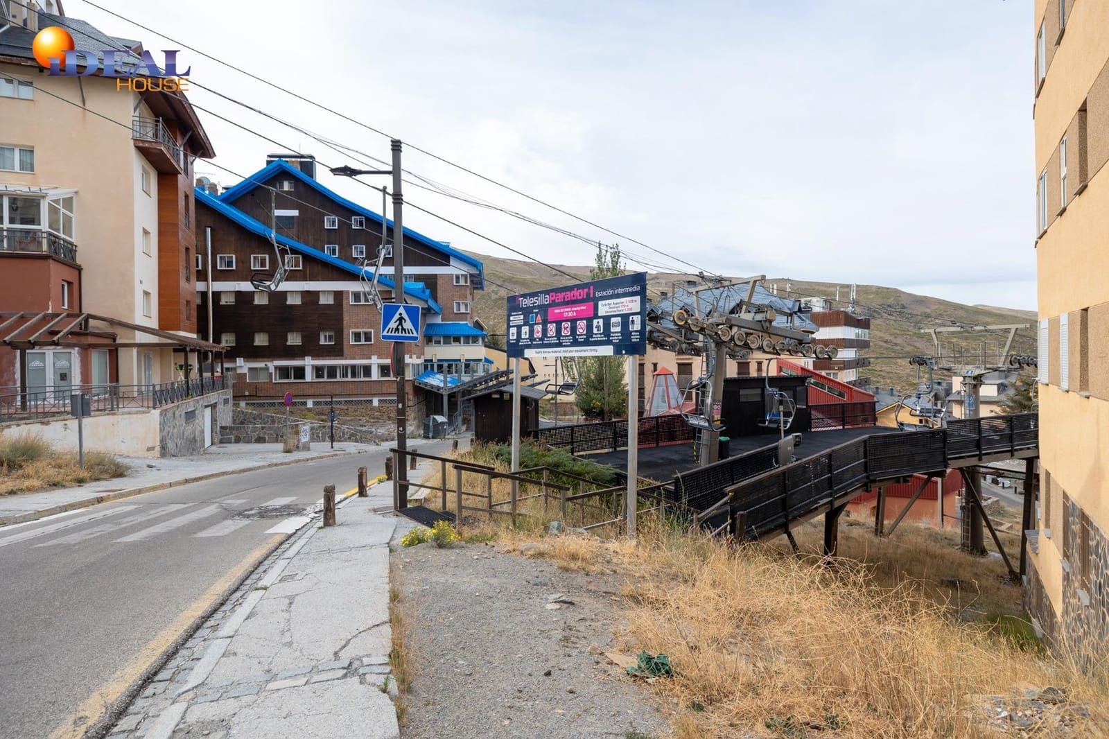 2 bedroom Flat for sale in Sierra Nevada with garage - € 175,000 (Ref: 9433981)