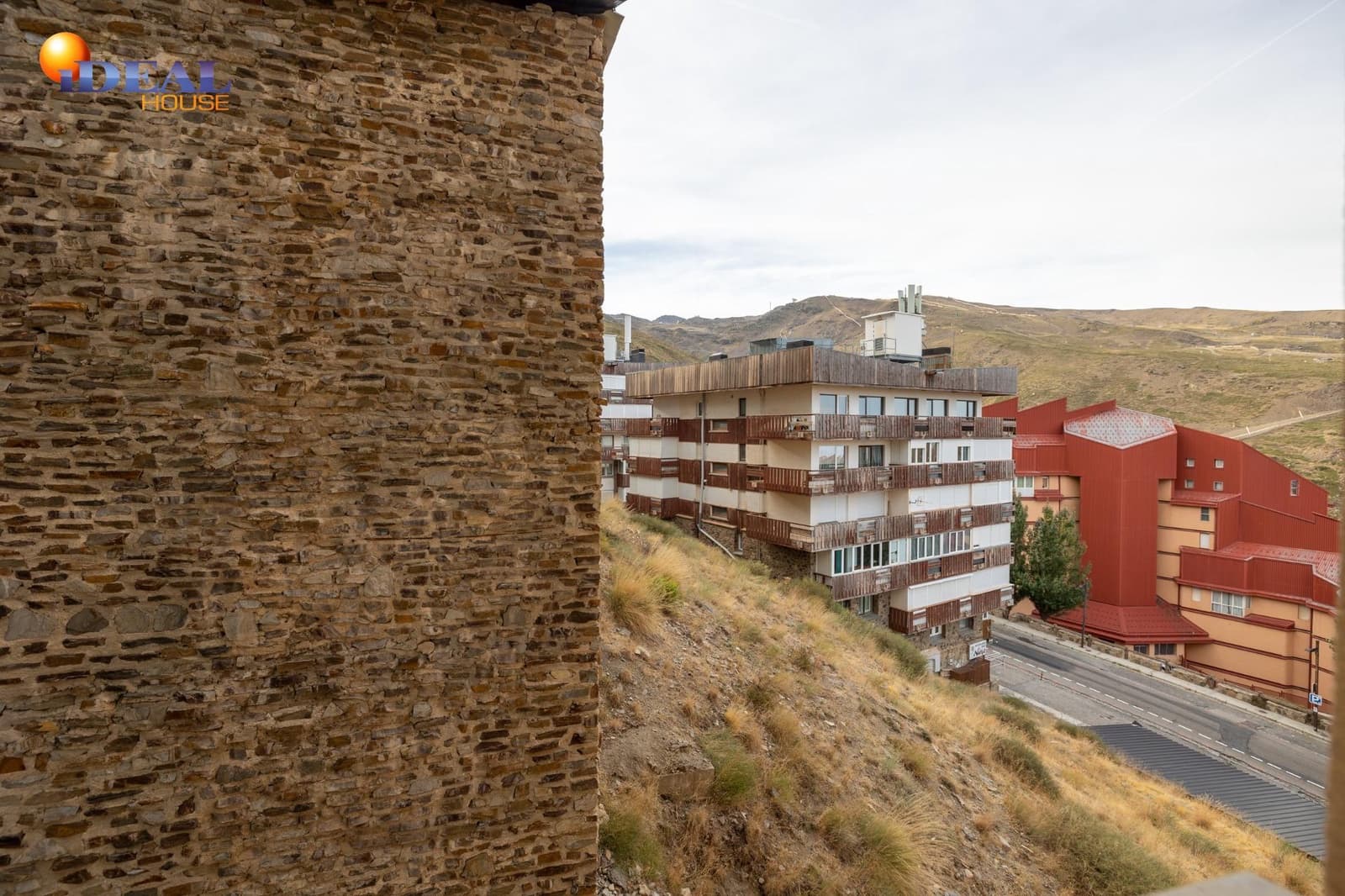 2 bedroom Flat for sale in Sierra Nevada with garage - € 175,000 (Ref: 9433981)