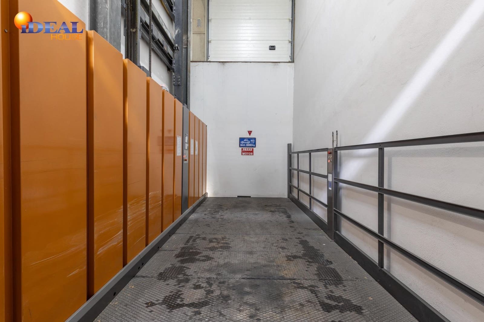 Garage for sale in Granada city - € 30,000 (Ref: 9433982)