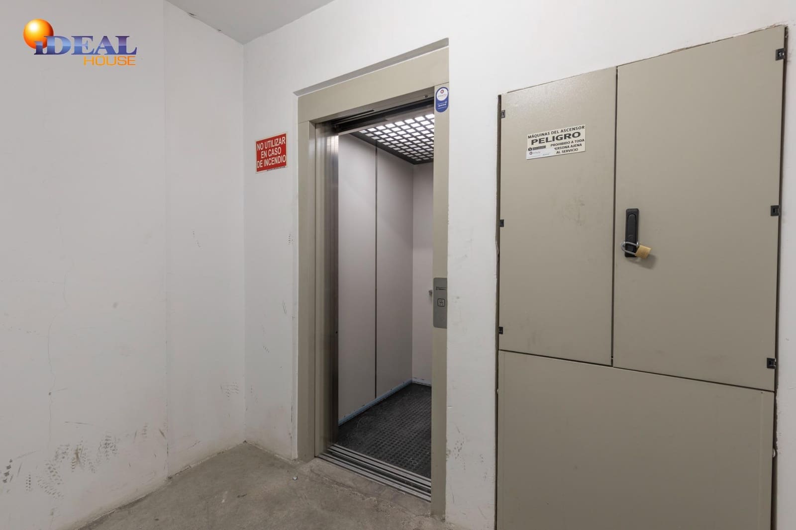 Garage for sale in Granada city - € 30,000 (Ref: 9433982)