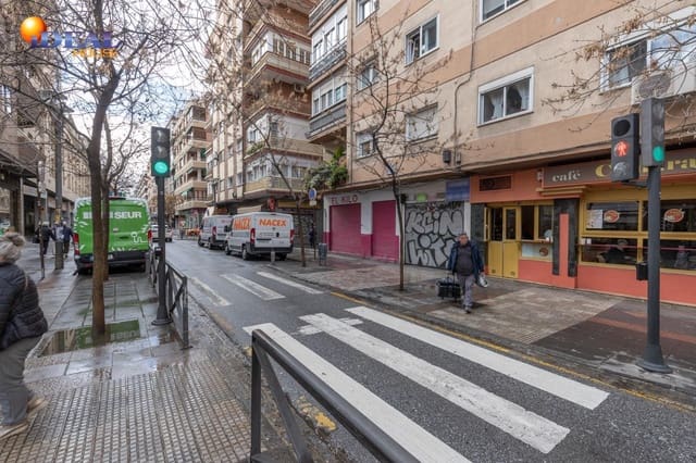 Garage for sale in Granada city - € 30,000 (Ref: 9433982)