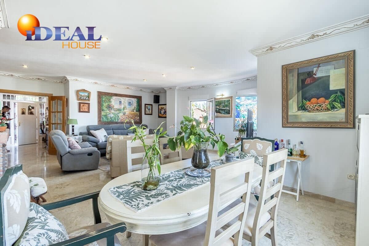 6 makuuhuone Huvila myytävänä paikassa Gojar mukana uima-altaan 
autotalli - 445 000 € (Ref: 9433983)