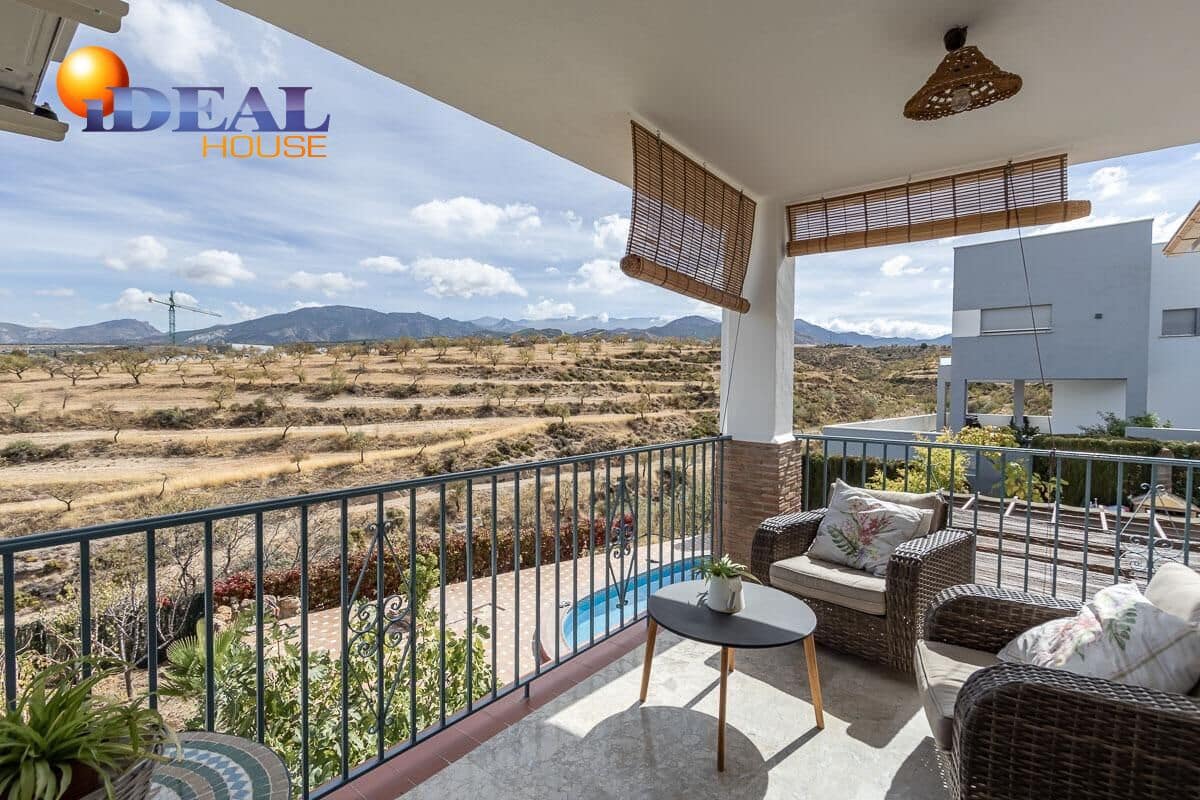 6 makuuhuone Huvila myytävänä paikassa Gojar mukana uima-altaan 
autotalli - 445 000 € (Ref: 9433983)