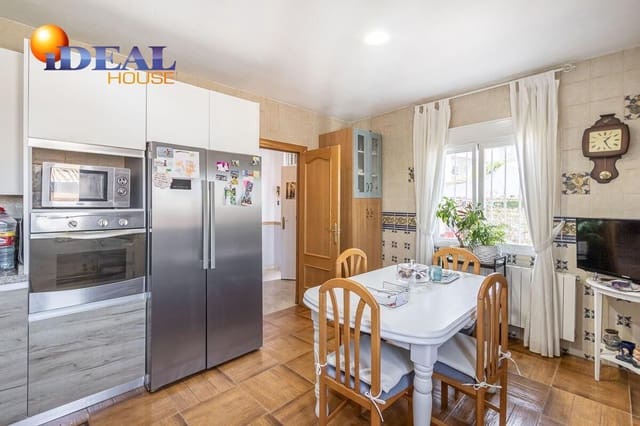 6 makuuhuone Huvila myytävänä paikassa Gójar mukana uima-altaan 
autotalli - 445 000 € (Ref: 9433983)