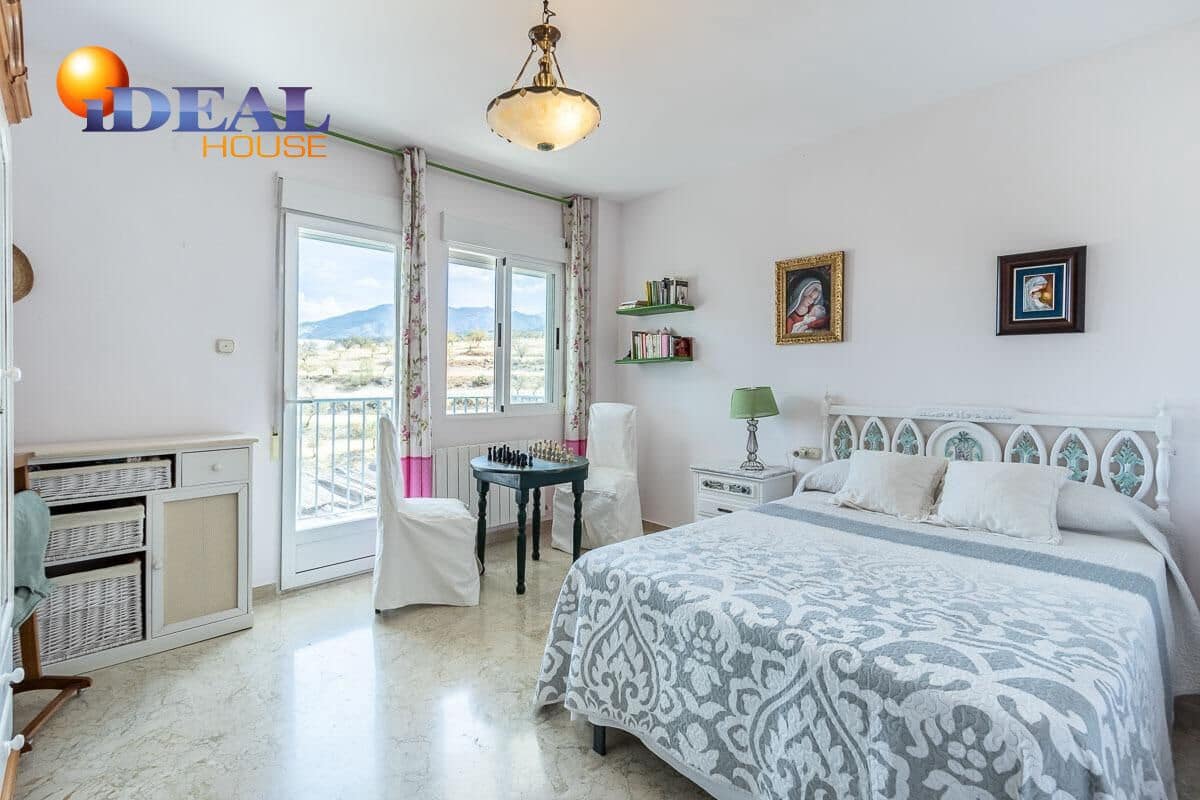 6 makuuhuone Huvila myytävänä paikassa Gojar mukana uima-altaan 
autotalli - 445 000 € (Ref: 9433983)