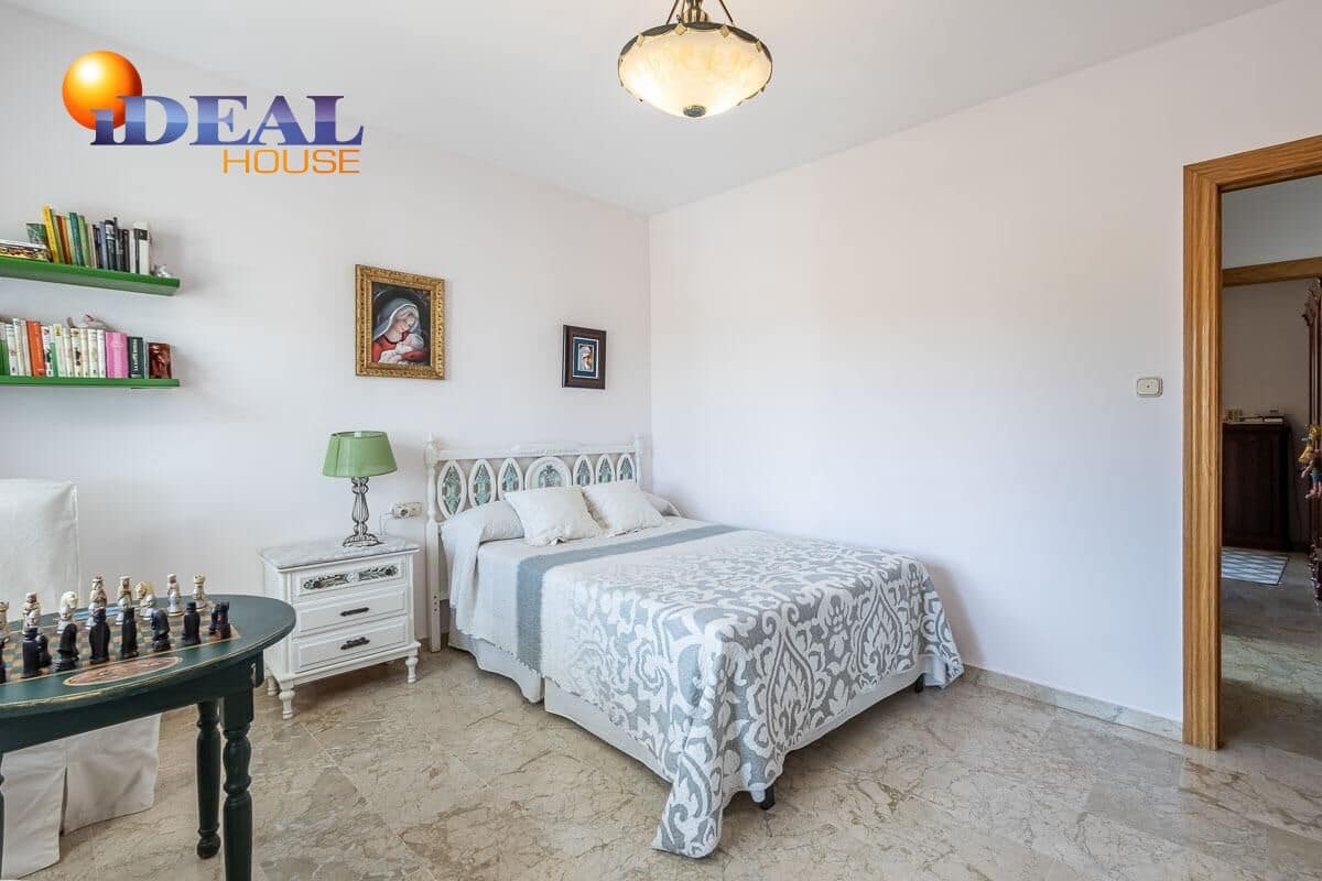 6 makuuhuone Huvila myytävänä paikassa Gojar mukana uima-altaan 
autotalli - 445 000 € (Ref: 9433983)