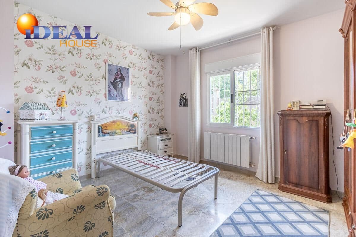 6 makuuhuone Huvila myytävänä paikassa Gojar mukana uima-altaan 
autotalli - 445 000 € (Ref: 9433983)