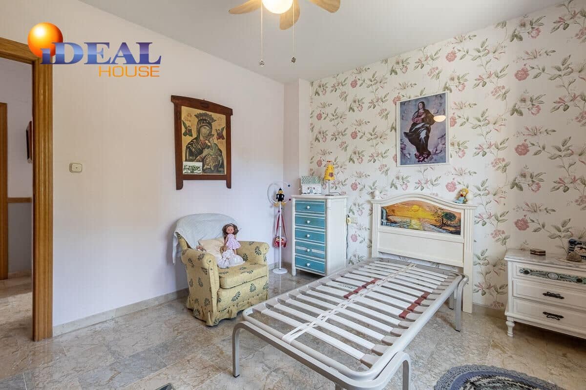 6 makuuhuone Huvila myytävänä paikassa Gojar mukana uima-altaan 
autotalli - 445 000 € (Ref: 9433983)